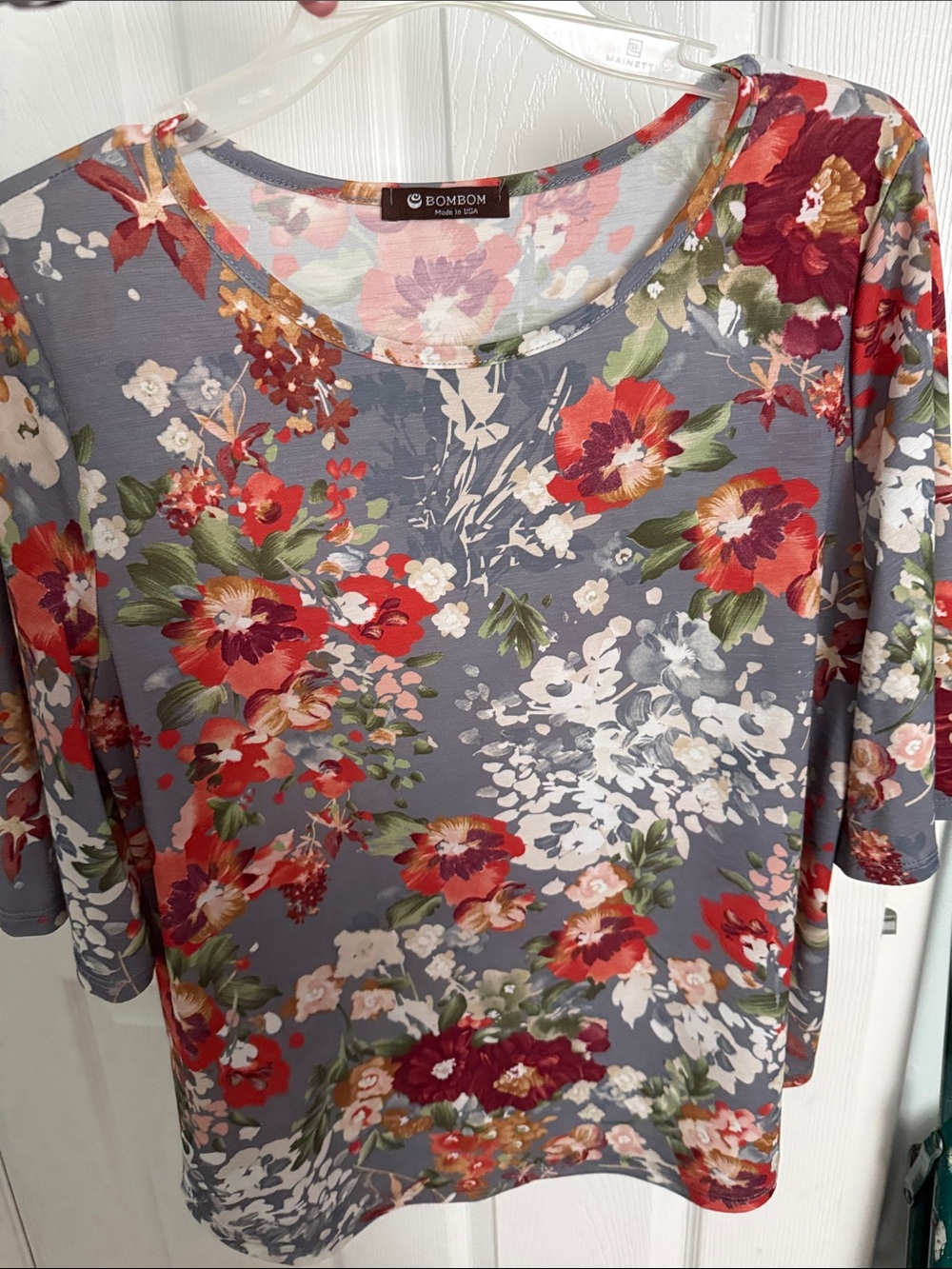 BOMBOM Gray Floral Scoop-Neck Short Sleeve Top